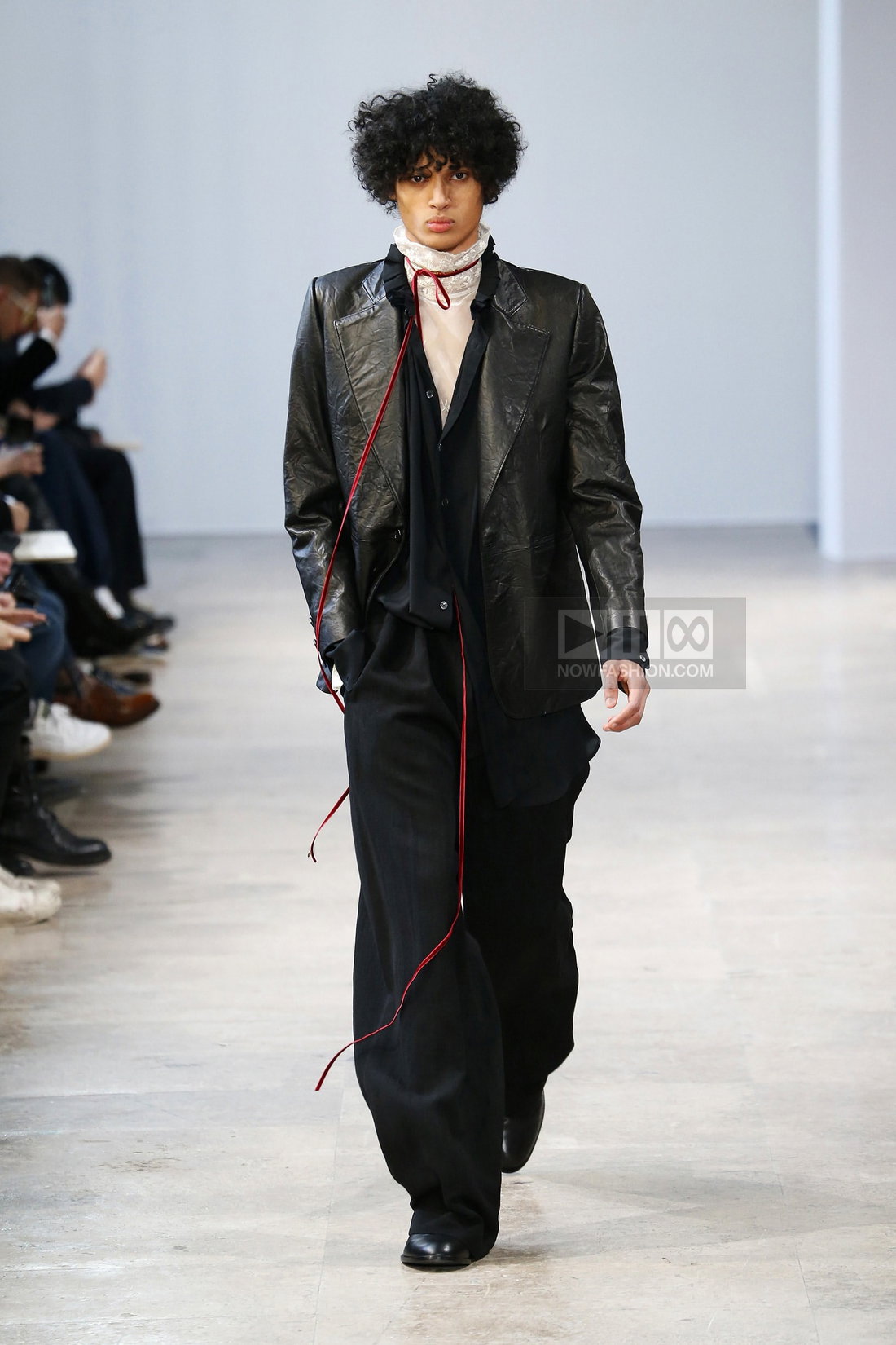 Ann Demeulemeester Menswear Fall Winter 2017 Paris - NOWFASHION