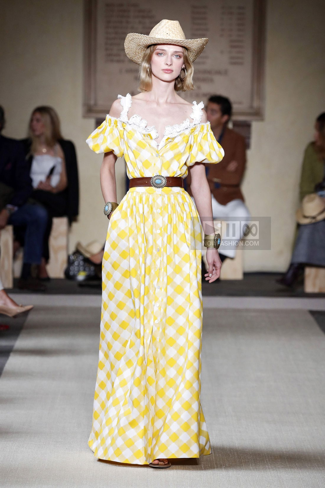 Fashion Week Abbigliamento Luisa Spagnoli Inverno 2022 Moda Abiti