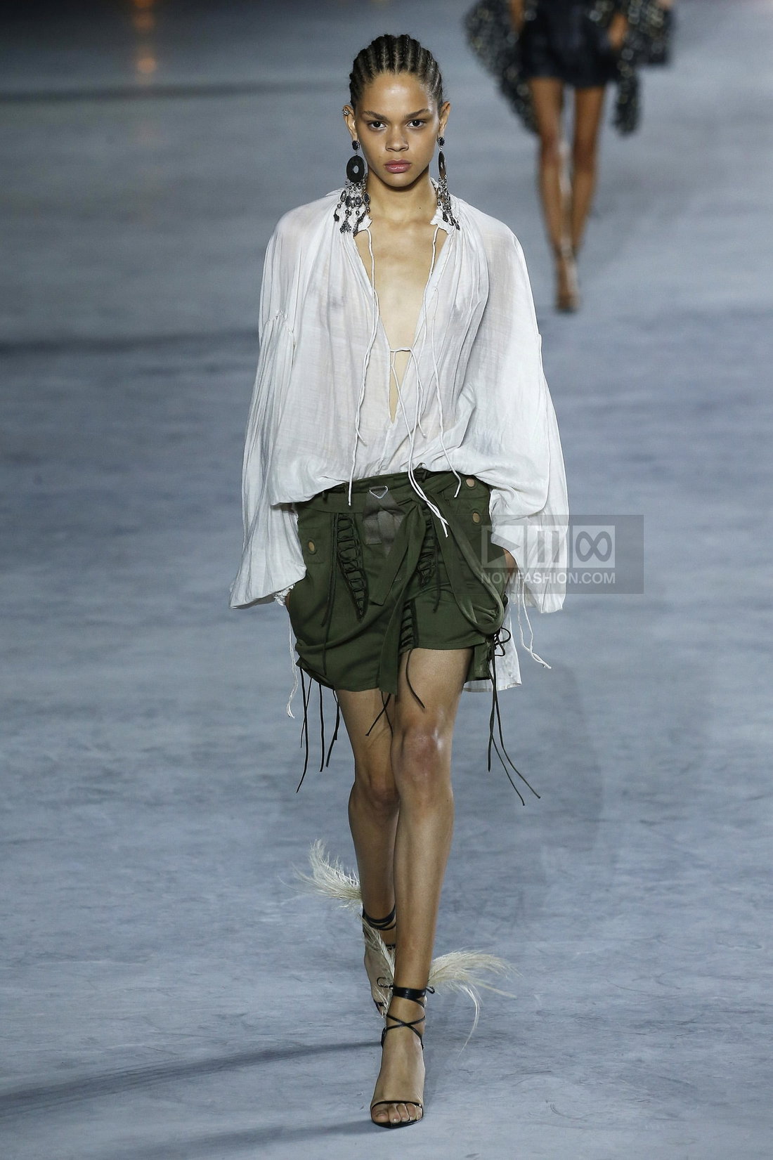 Saint Laurent Ready To Wear Spring Summer 2018 Paris - NOWFASHION