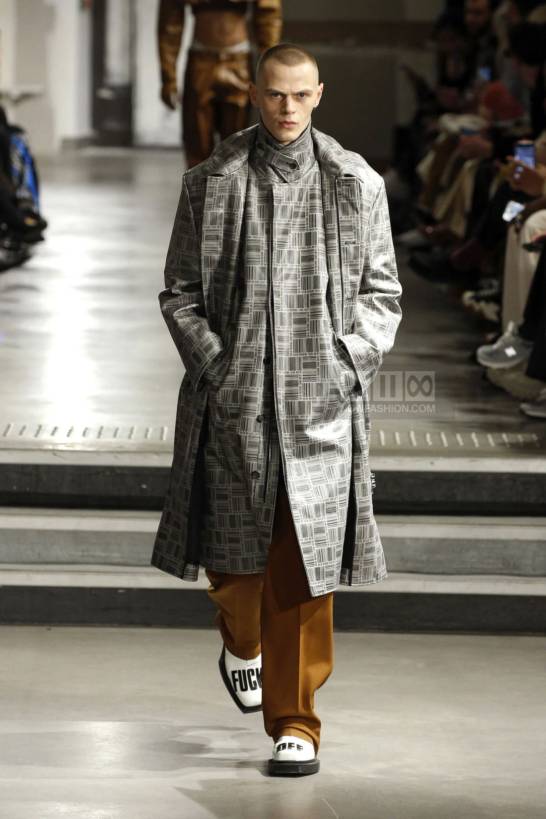 Vtmnts Ready To Wear Fall Winter 2022 Paris - NOWFASHION