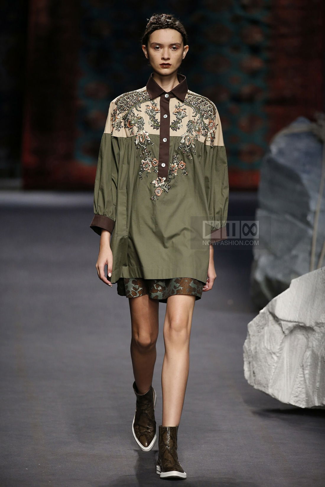 Fashion Show Jeremy Scott Heren Abrikoos Fashion Very Cool