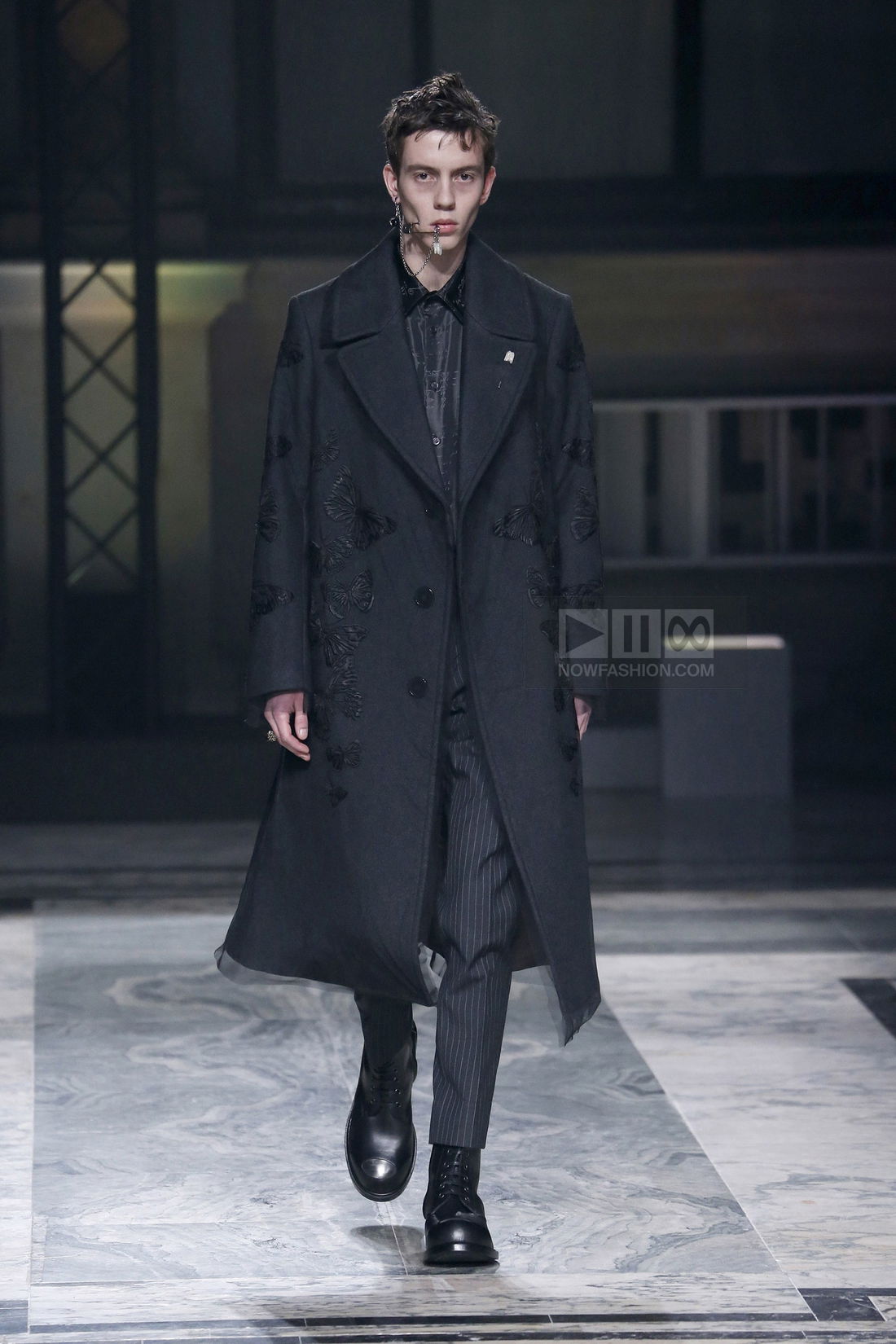 Alexander McQueen Men Fall 2016 Image 16 NOWFASHION
