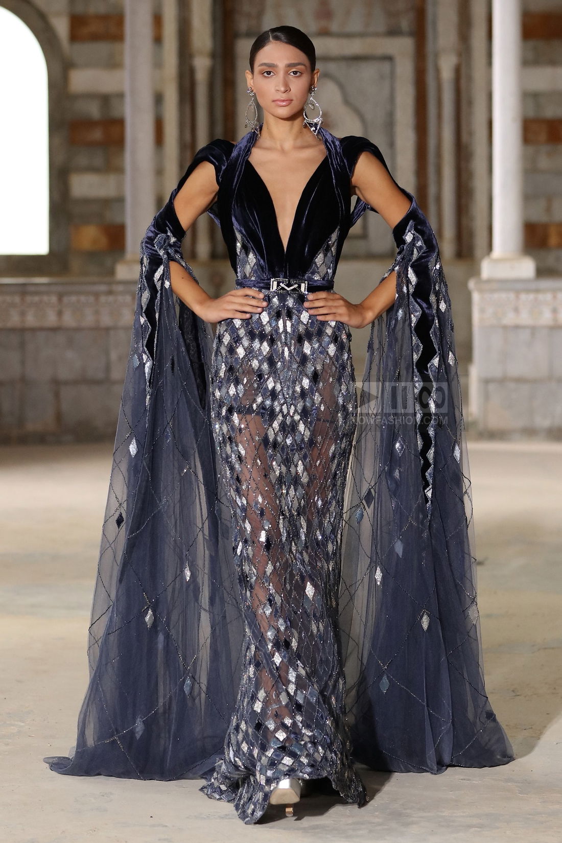 Ziad Nakad Haute Couture Fashion Show Collection Fall Winter 2022, Runway Look #28 - Paris Fashion Week.