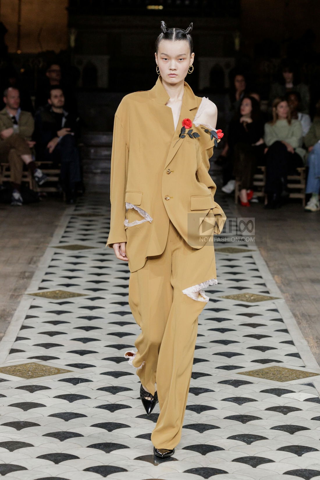 Undercover Ready To Wear Spring Summer 2023 Paris – NOWFASHION