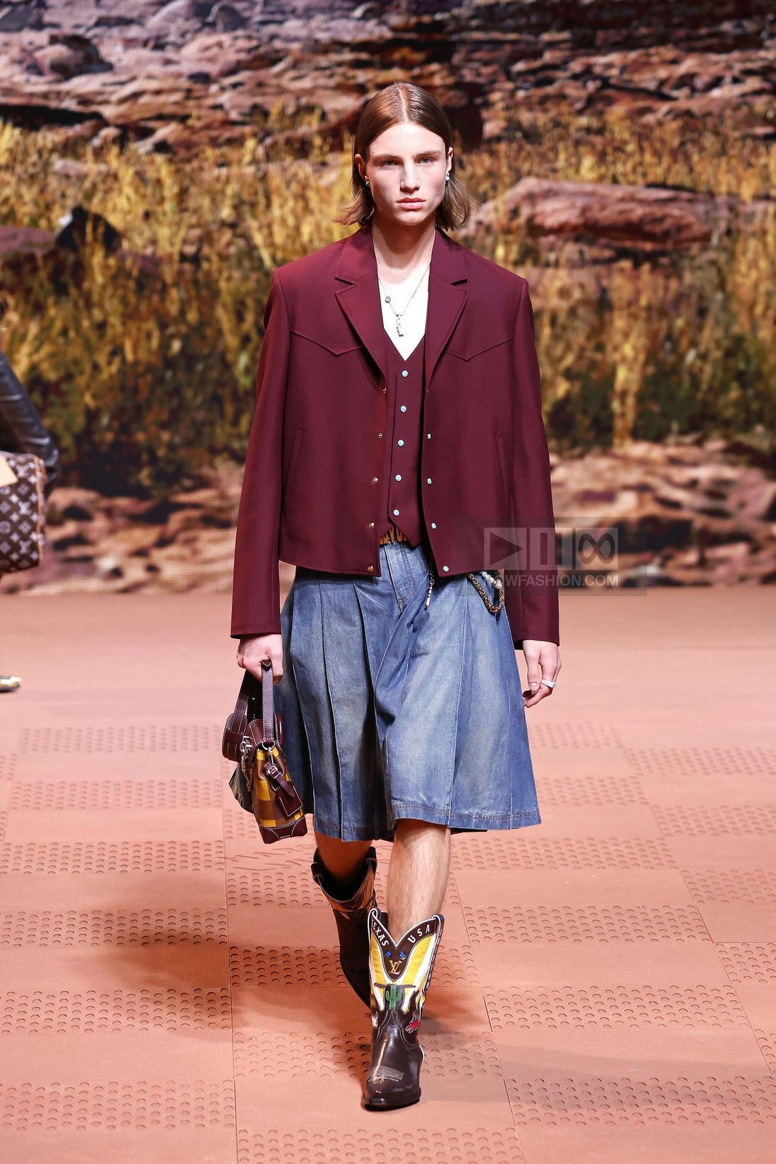 Louis Vuitton Fashion Show, Runway, Menswear Fall Winter 2024, Paris Fashion Week, Runway Look #022