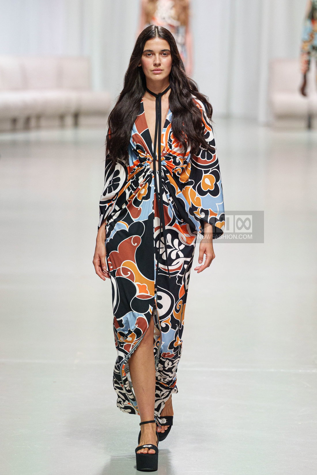 Leonard Paris Ready To Wear Spring Summer 2025 Paris - NOWFASHION