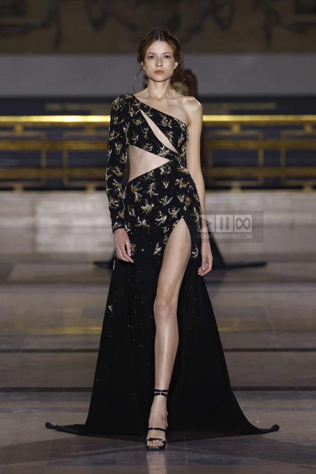 Tony Ward Couture Spring 2025 - Image 18 - NOWFASHION