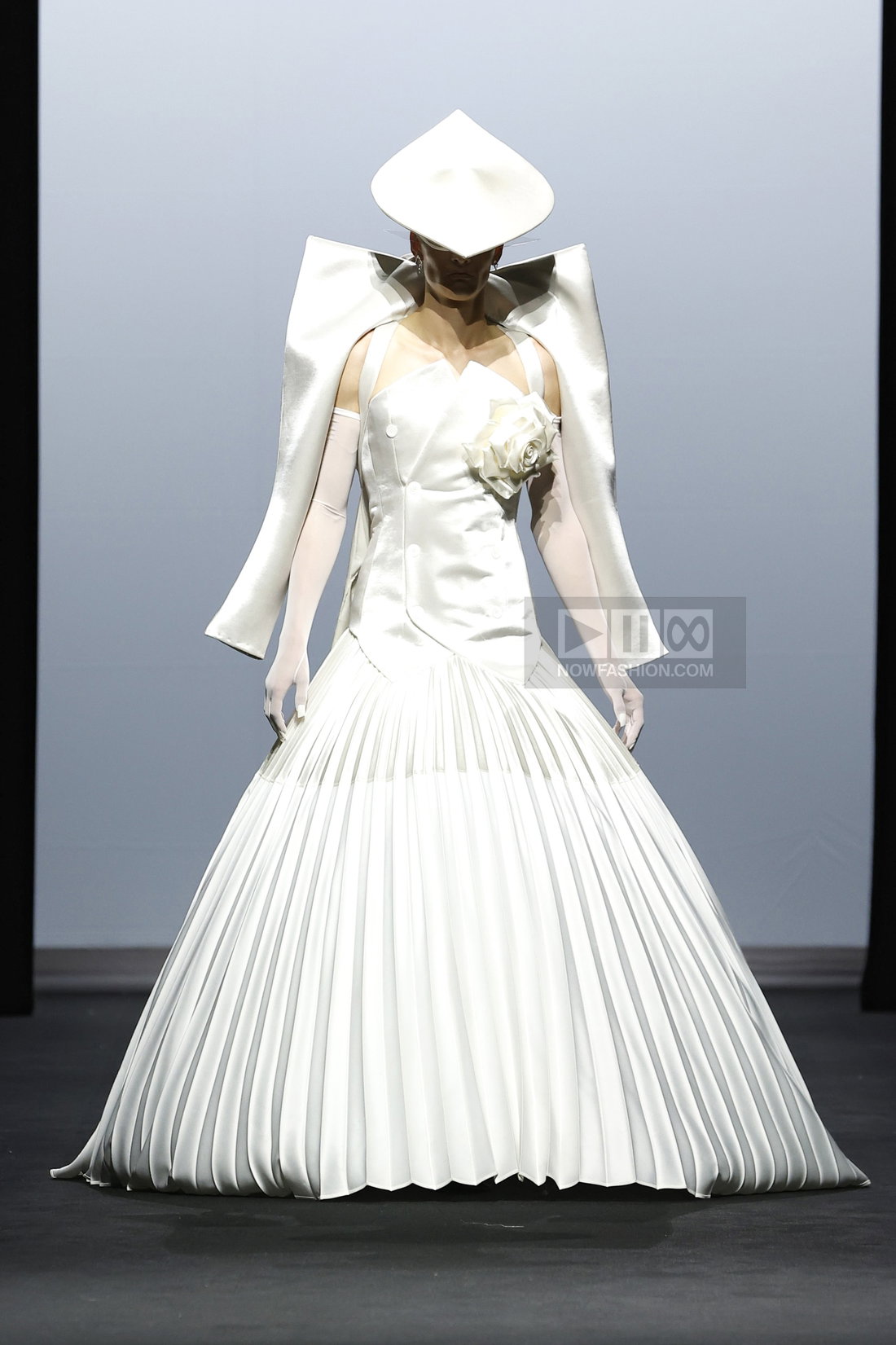 Robert Wun Couture Fall Winter 2025 Paris - NOWFASHION