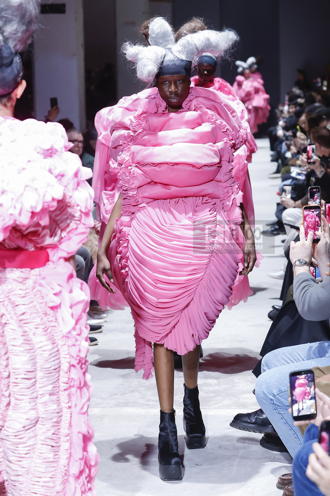 Comme Des Garçons Ready To Wear Fall Winter 2026 Paris - NOWFASHION