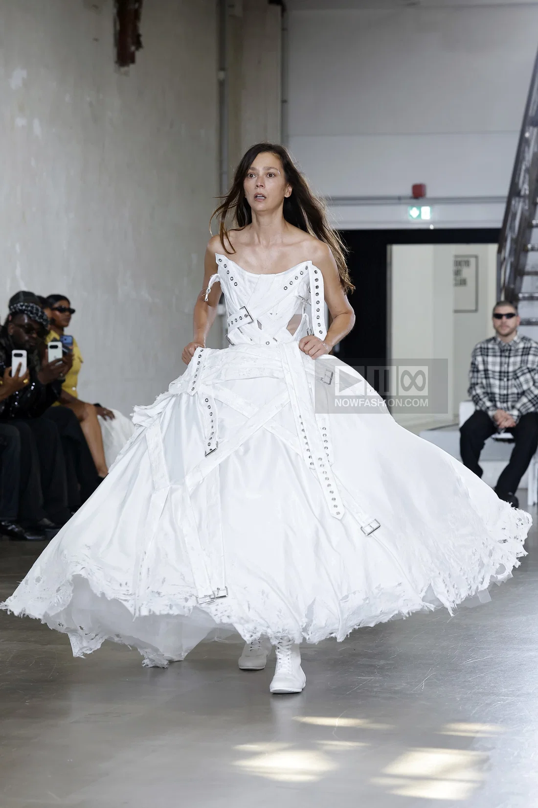 NOWFASHION - THE WORLD'S LARGEST FASHION SHOW RUNWAY IMAGE DATABASE